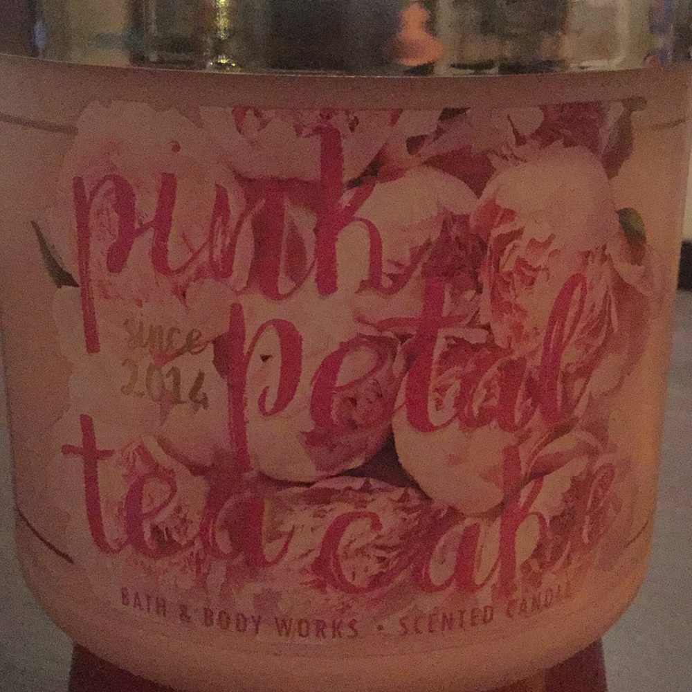 Bath and body works Pink Petal Tea Cake